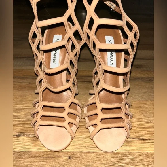 Steve Madden Nude Caged Heels 5.5 - Picture 2 of 4